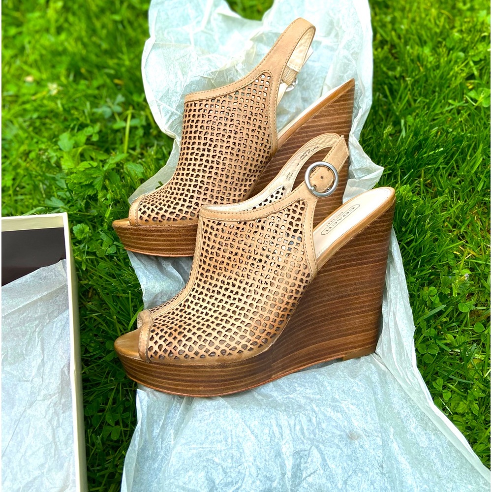 COACH WEDGE on PLATFORM leather sandals 🌹🌹